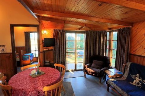 Stanley Lakeside Spa Cabins - Tourism Cairns 6