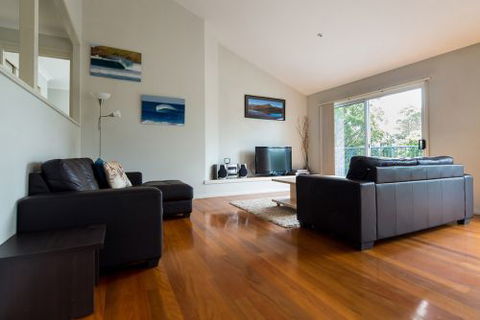 The Lake Limo - Tourism Cairns 2