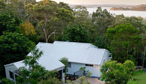 The Lake Limo - Tourism Cairns 6