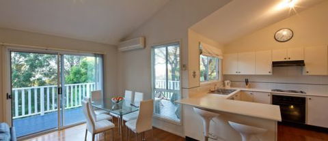 The Lake Limo - Tourism Cairns 8