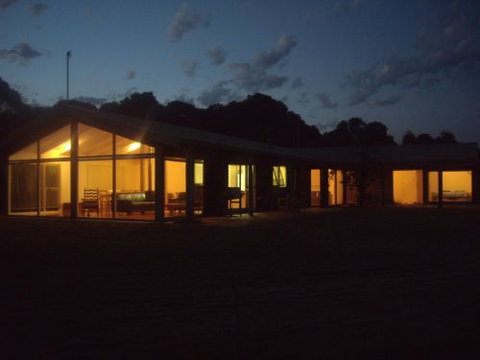 Walkerville South Accommodation - Tourism Cairns 0