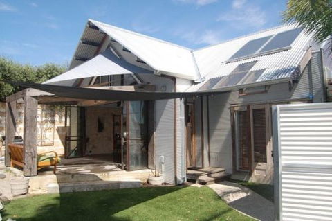 The Treehouse - Tourism Cairns 0