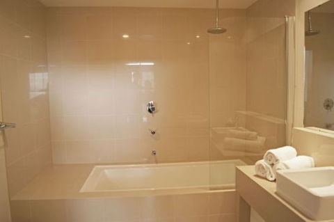Seine Bay Apartments - Tourism Cairns 7