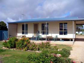 A Place To Stay - Tourism Cairns 0