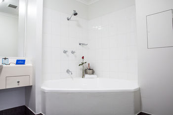 Adara Hotels Apartments - Tourism Cairns 5