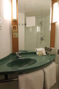 Ibis Newcastle - Tourism Cairns 1