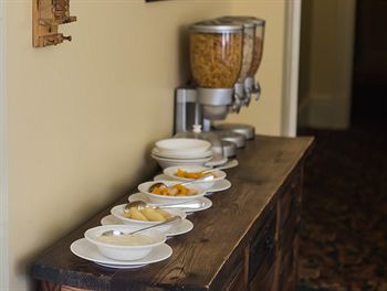 Toorak Manor - Tourism Cairns 1