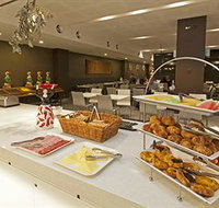 Causeway 353 Hotel - Tourism Cairns