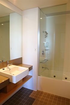 Alpha Hotel Eastern Creek - Tourism Cairns 17
