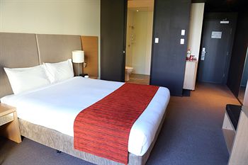 Alpha Hotel Eastern Creek - Tourism Cairns 21
