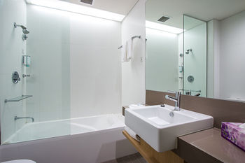 Alpha Hotel Eastern Creek - Tourism Cairns 22