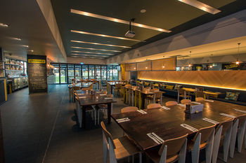 Alpha Hotel Eastern Creek - Tourism Cairns 24
