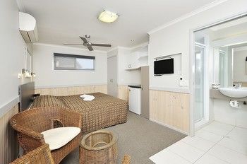 Sydney Lakeside Holiday Park - Tourism Cairns 26