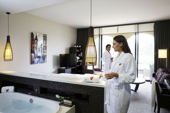 Chateau Elan - Tourism Cairns 23