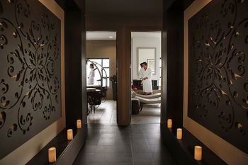 Chateau Elan - Tourism Cairns 40