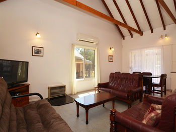 Madigan Wine Country Cottages - Tourism Cairns 48