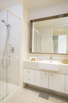 Melbourne Short Stay Apartments On Whiteman - Tourism Cairns 0
