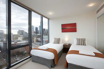 Melbourne Short Stay Apartments On Whiteman - Tourism Cairns 2