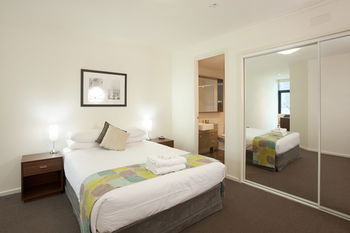 Melbourne Short Stay Apartments On Whiteman - Tourism Cairns 3