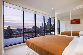 Melbourne Short Stay Apartments On Whiteman - Tourism Cairns 4
