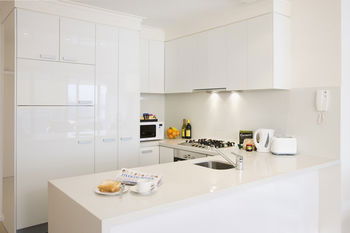 Melbourne Short Stay Apartments On Whiteman - Tourism Cairns 6