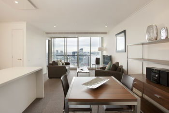 Melbourne Short Stay Apartments On Whiteman - Tourism Cairns 7