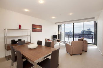 Melbourne Short Stay Apartments On Whiteman - Tourism Cairns 8