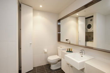 Melbourne Short Stay Apartments On Whiteman - Tourism Cairns 9