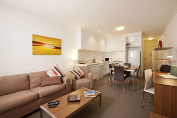 Melbourne Short Stay Apartments On Whiteman - Tourism Cairns 15