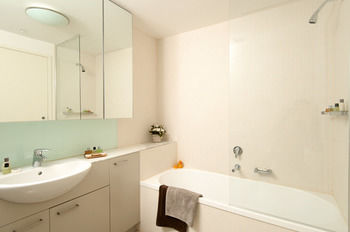 AKOM Docklands - Tourism Cairns 5