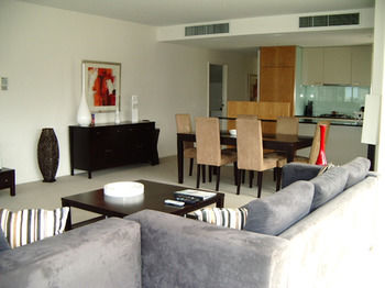 AKOM Docklands - Tourism Cairns 6