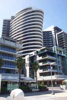 AKOM Docklands - Tourism Cairns 7