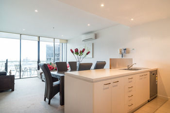 AKOM Docklands - Tourism Cairns 37