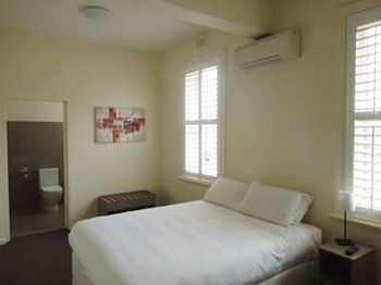 Naughtons Parkville Hotel - Tourism Cairns 2