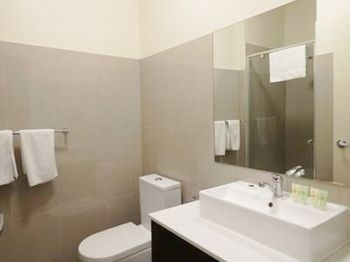 Naughtons Parkville Hotel - Tourism Cairns 7