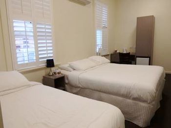 Naughtons Parkville Hotel - Tourism Cairns 9