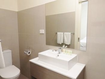 Naughtons Parkville Hotel - Tourism Cairns 10