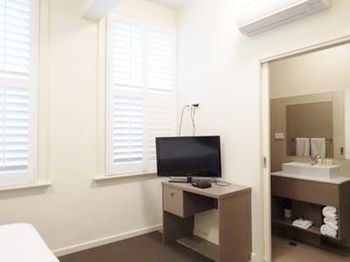 Naughtons Parkville Hotel - Tourism Cairns 17