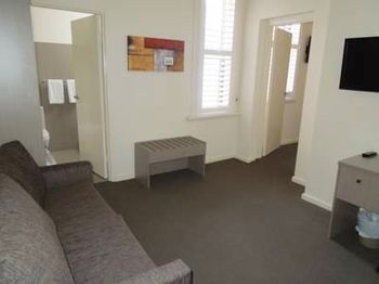 Naughtons Parkville Hotel - Tourism Cairns 18