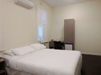 Naughtons Parkville Hotel - Tourism Cairns 23