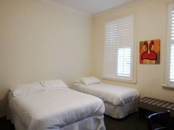 Naughtons Parkville Hotel - Tourism Cairns 24