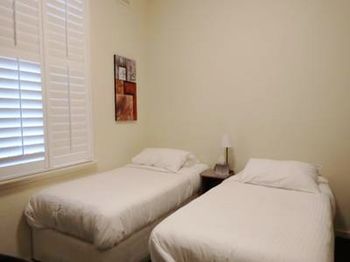 Naughtons Parkville Hotel - Tourism Cairns 28