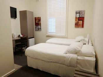 Naughtons Parkville Hotel - Tourism Cairns 29