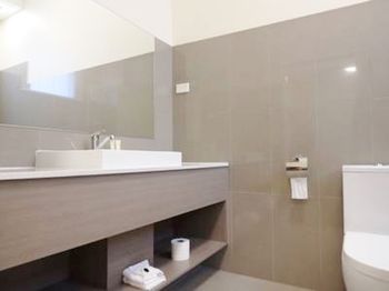 Naughtons Parkville Hotel - Tourism Cairns 31