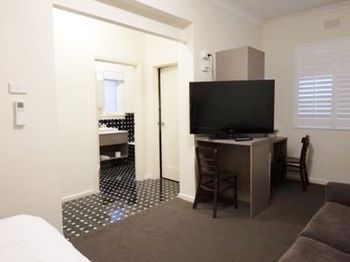 Naughtons Parkville Hotel - Tourism Cairns 32