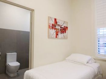 Naughtons Parkville Hotel - Tourism Cairns 36