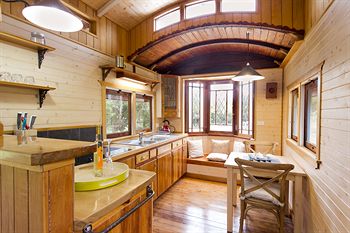 Glass House Mountains Ecolodge - Tourism Cairns 13