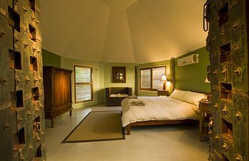 Glass House Mountains Ecolodge - Tourism Cairns 22