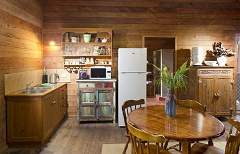 Glass House Mountains Ecolodge - Tourism Cairns 27