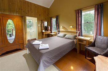 Glass House Mountains Ecolodge - Tourism Cairns 10